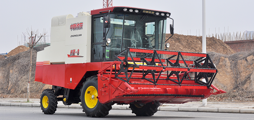 DB真人 新疆4LZ-8 自走式大豆收获机